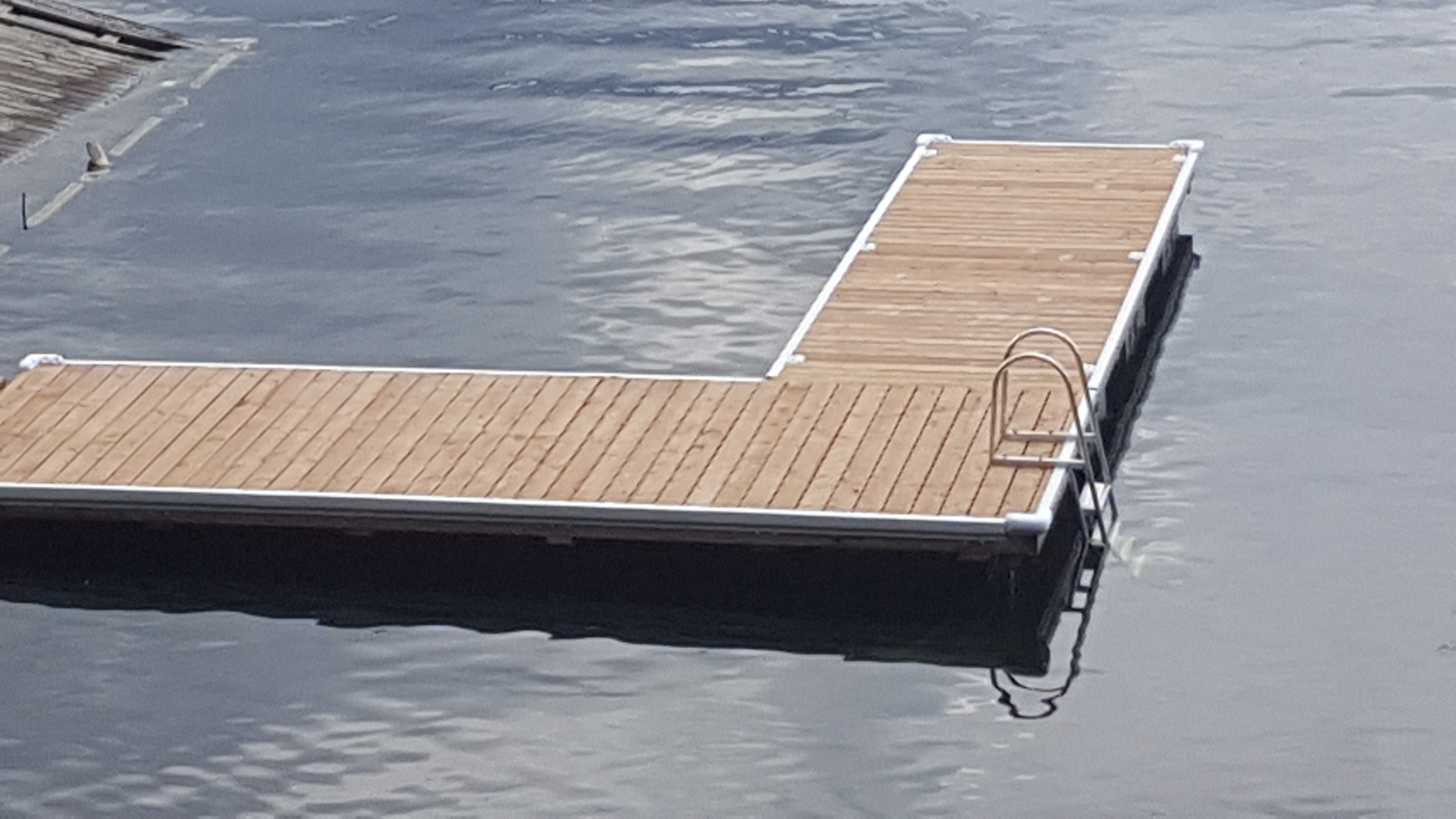 Decking Style Docks